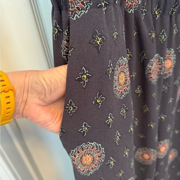 Loft Navy Paisley print V Neck, Sleeveless Wide Leg Jumpsuit. Size L - Picture 4 of 11